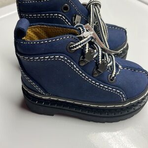 NWT Gymboree baby baseball toe boot, navy nubuck. Size 5, leather.